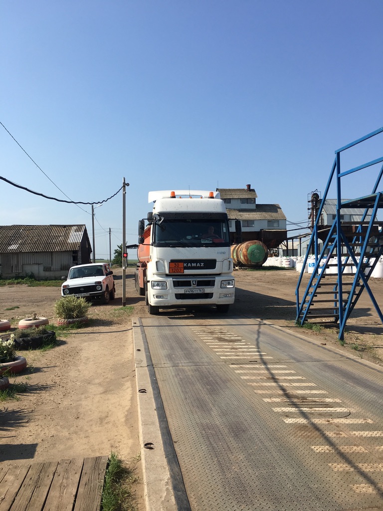 Бензовоз на весовом контроле
